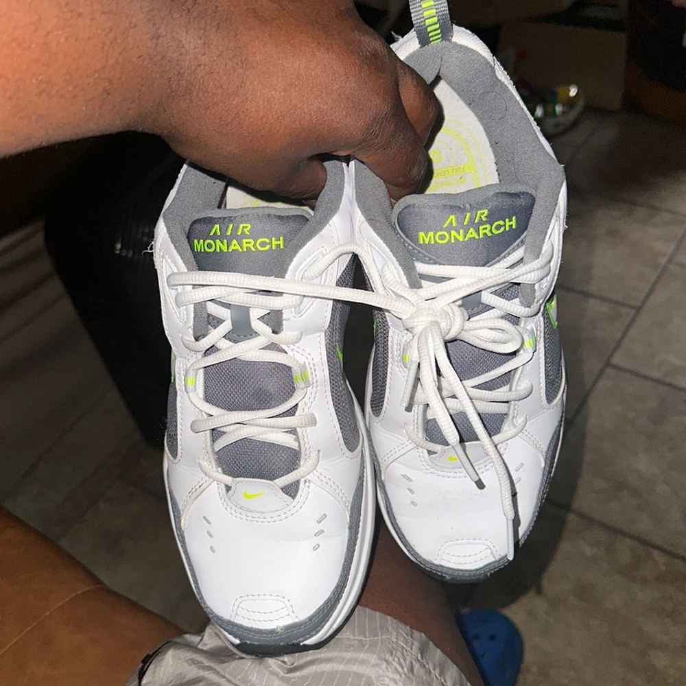 New Nike men air monarch